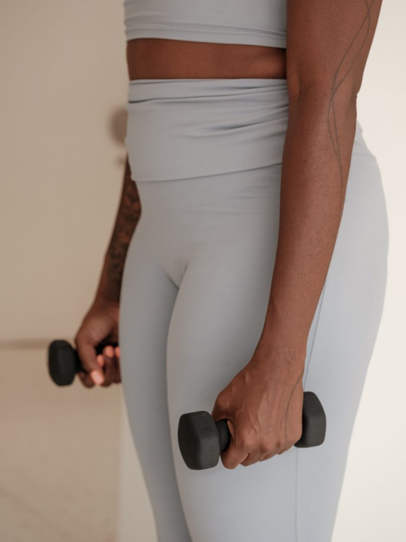 Renforcement musculaire avec haltères
